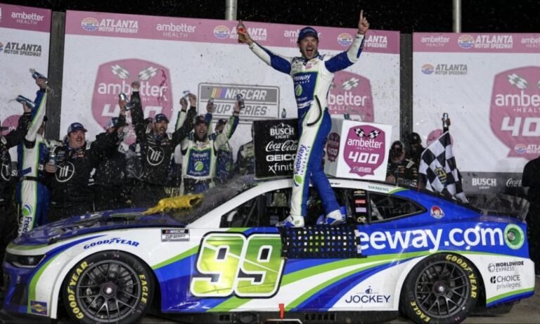 Daniel Suárez gana la Ambetter Health 400 en Atlanta y se clasifica a los Playoffs