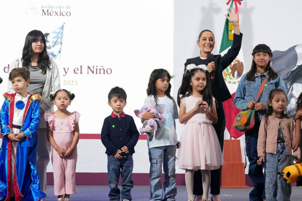 Claudia Sheinbaum celebra el Día del niño y destaca su papel como el presente de México