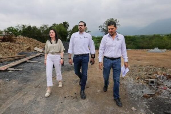 David de la Peña supervisa avances del Centro DIF Los Cavazos