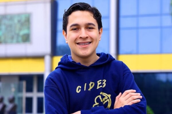 Alumno del CIDEB gana plata en Olimpiada de Finanzas