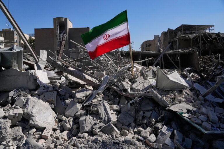 Guerra entre Estados Unidos e Irán acumula 1,700 muertos en seis meses